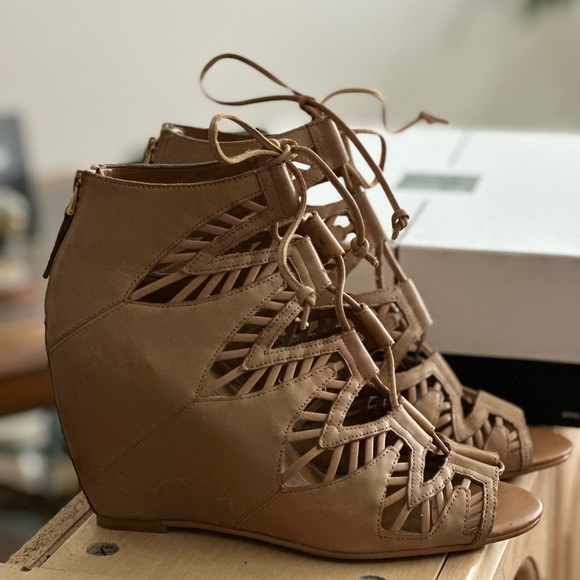 Dolce Vita lace up wedge heels, size 9 - Picture 2 of 4